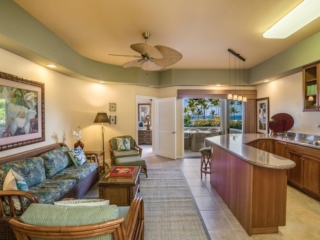 open concept living in Spacious condo overlooking Kahalu'u beach