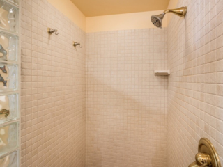 shower in Spacious condo overlooking Kahalu'u beach